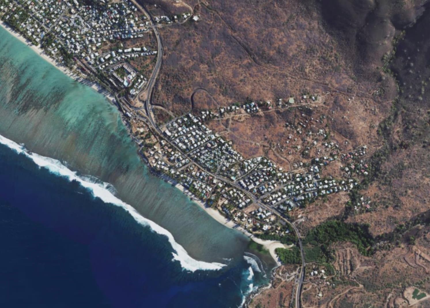 Grand terrain - La Saline les Bains — photo 1